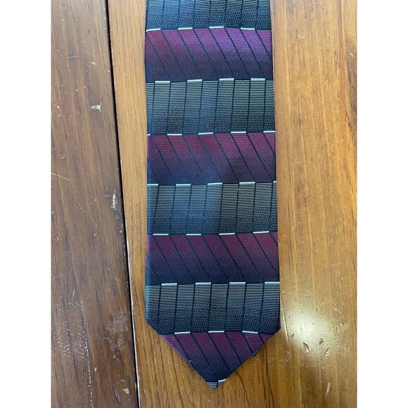 Murano Other - Murano Striped Mens Tie 100% Silk Made in USA Mens Red Gray Geometric Design